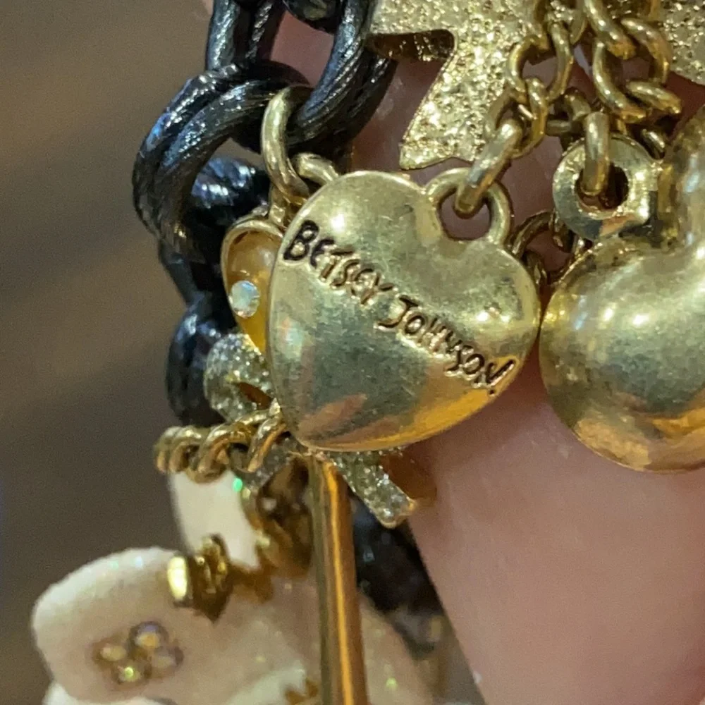 VINTAGE Girl’s Betsey Johnson Charm bracelet NEW